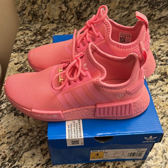 Adidas NMD Valentines Edition - Picture 4 of 5